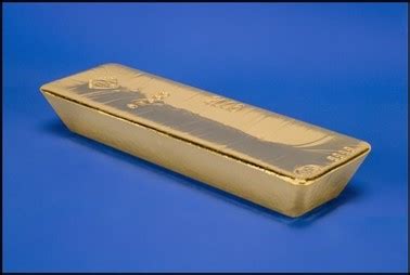 a metal trunk box of gold bars weighs|lbma standard gold bar weight.